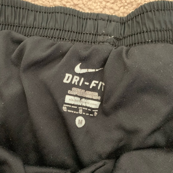 Women’s GUC Medium Nike Tempo Track Shorts - Picture 2 of 2